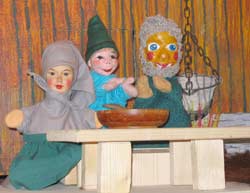 Anna, Kannich und Aehne beim Essen